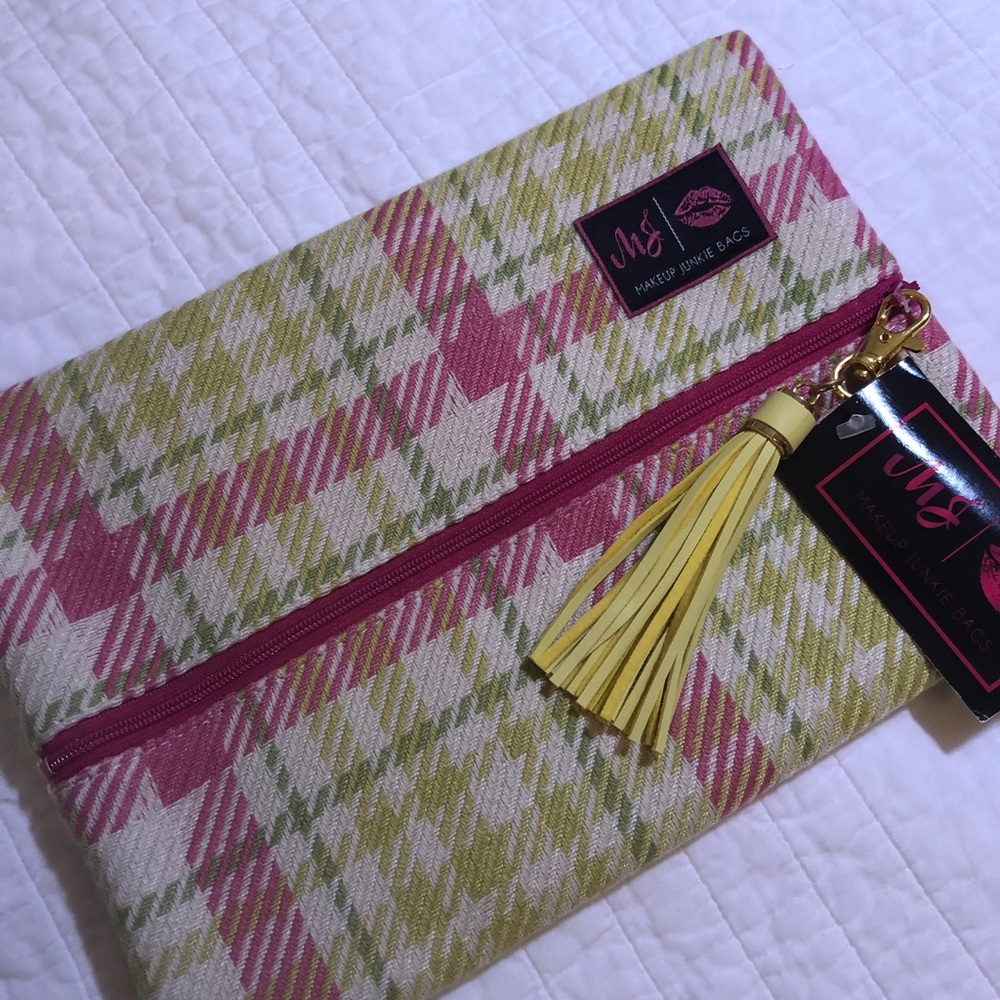NEW Makeup Junkie Bag Size Medium Sweet Plaid